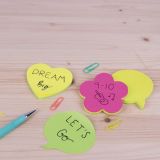 NOTAS ADHESIVAS FORMAS Y COLOR SURTIDO 