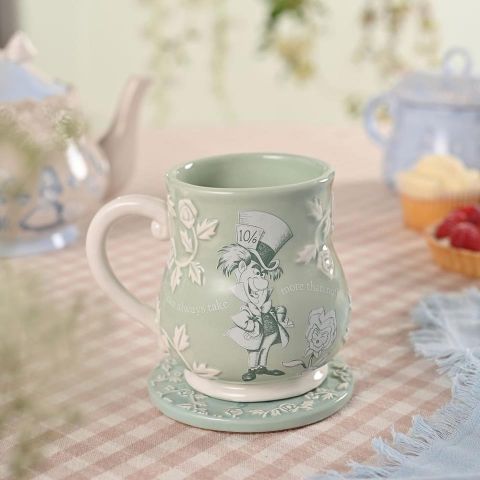 TAZA RELIEVE ALICIA PAIS DE LAS MARAVILLAS SOMBRER
